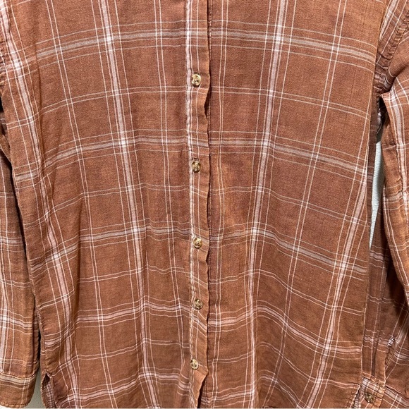 Hem & Thread Raw Edge Button Down - Picture 3 of 10